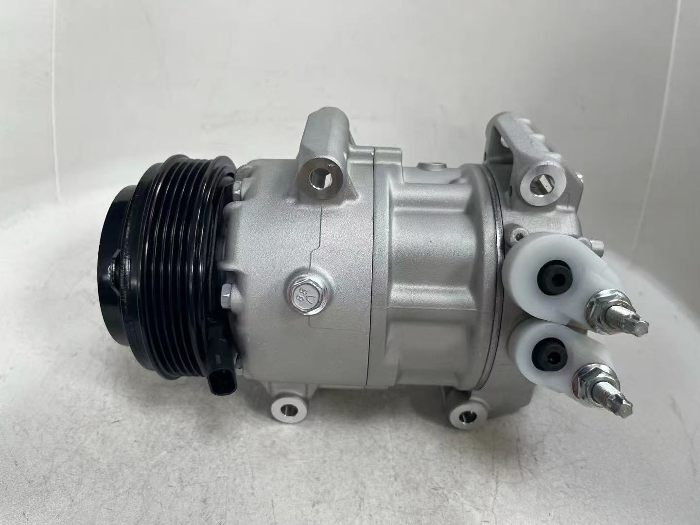 155200217 167270149 Auto AC Compressor for Ssangyong Tivoli 1.6 Turbo Diesel CAT 1.6 780210 780230 155200217 1731303011